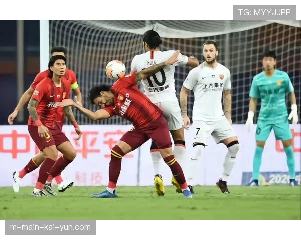 中下游球队密集防守战术奏效 铁桶阵成为制约豪门关键因素