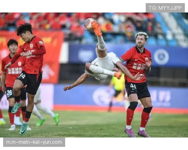 最后时刻费利佩头球破门 蓉城末段展示不屈韧劲 最后时刻费利佩头球破门 蓉城末段展示不屈韧劲